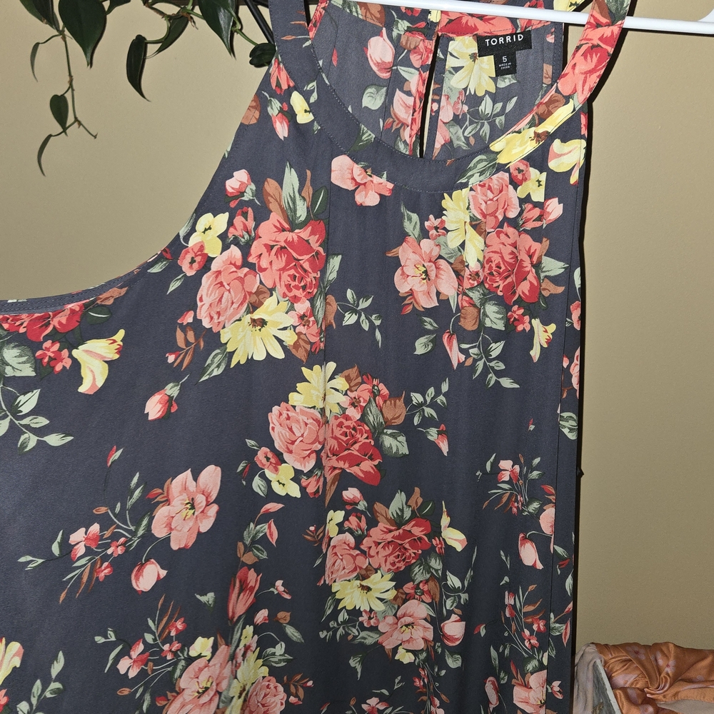 Torrid Dark Gray Floral Skirt